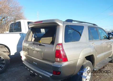 2005 Toyota 4Runner Sr5 V6 z USA, uszkodzony, nr VIN JTEBU14R350078495
